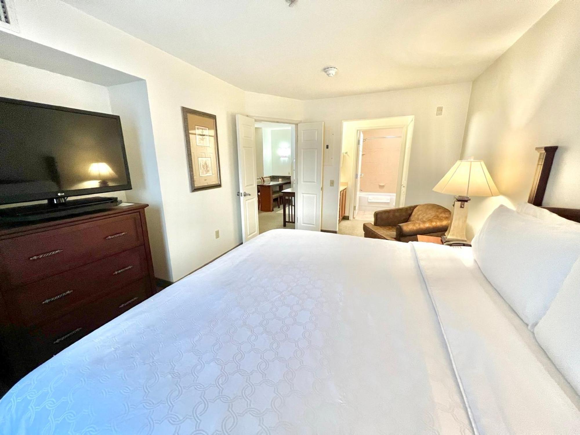Staybridge Suites Detroit-Novi By Ihg Ngoại thất bức ảnh